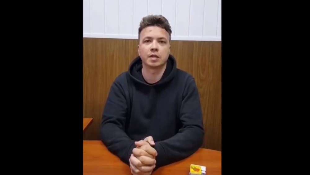 Expert în analiză comportamentală, despre gesturile lui Protasevici: Este într-o situație înscenată